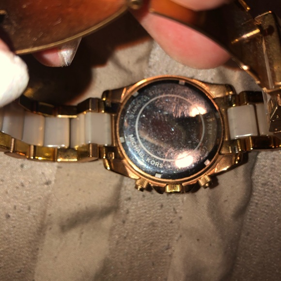 Authentic rose gold Michael Kors watch - Picture 3 of 3